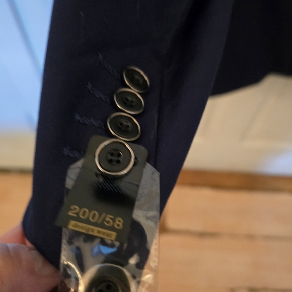 Elegant Navy Blue Men's 3pc Suit - Picture 6 of 8